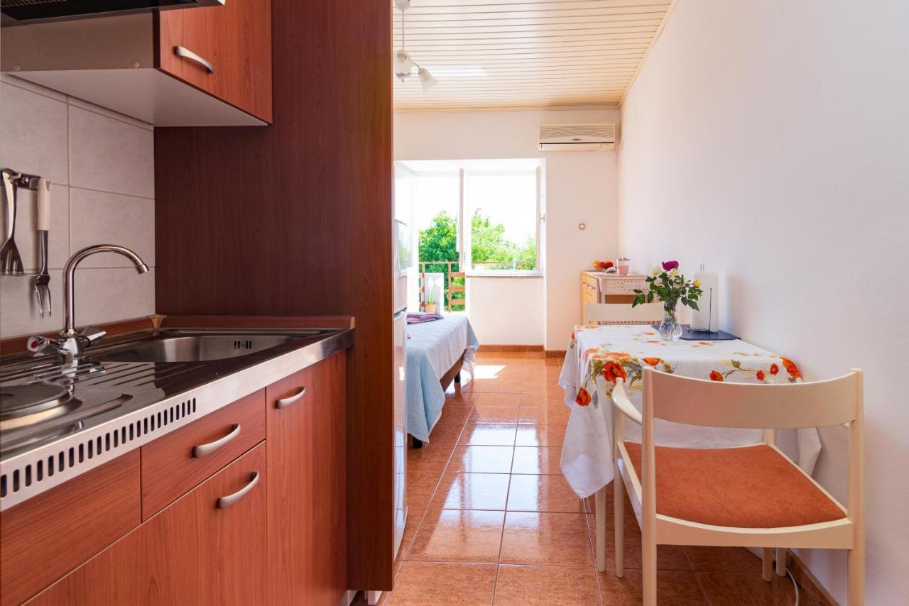 Apartments And Rooms With Parking Space Skrbcici, Krk - 21231 מראה חיצוני תמונה